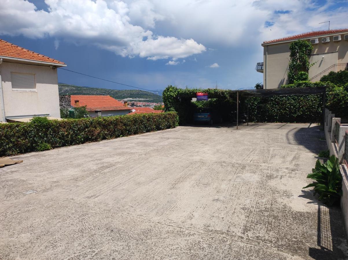 Rooms Carija Трогир Екстериор снимка